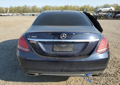 2015 Mercedes-Benz C 300 4Matic из США, поврежденный, VIN 55SWF4KB1FU027229